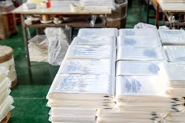 With more than 30 years of experience in plastic packaging, we lead the world with quality services