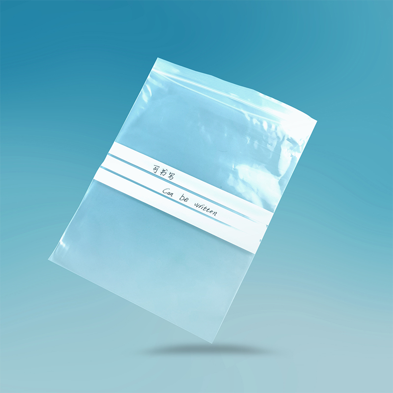 How does the sealing strip design of ziplock bags improve stability during repeated opening and closing?