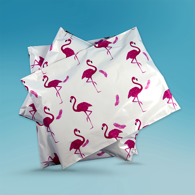 How should courier bags be designed to seal to ensure that items do not fall out during transport?